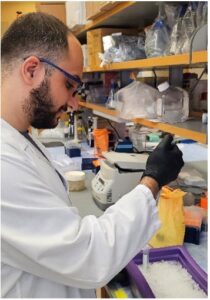 Tarek Olabi working in the lab